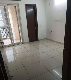 Room in 3 BHK Apartment at Motia Royal Citi Apartments, Ghazipur – for Rent