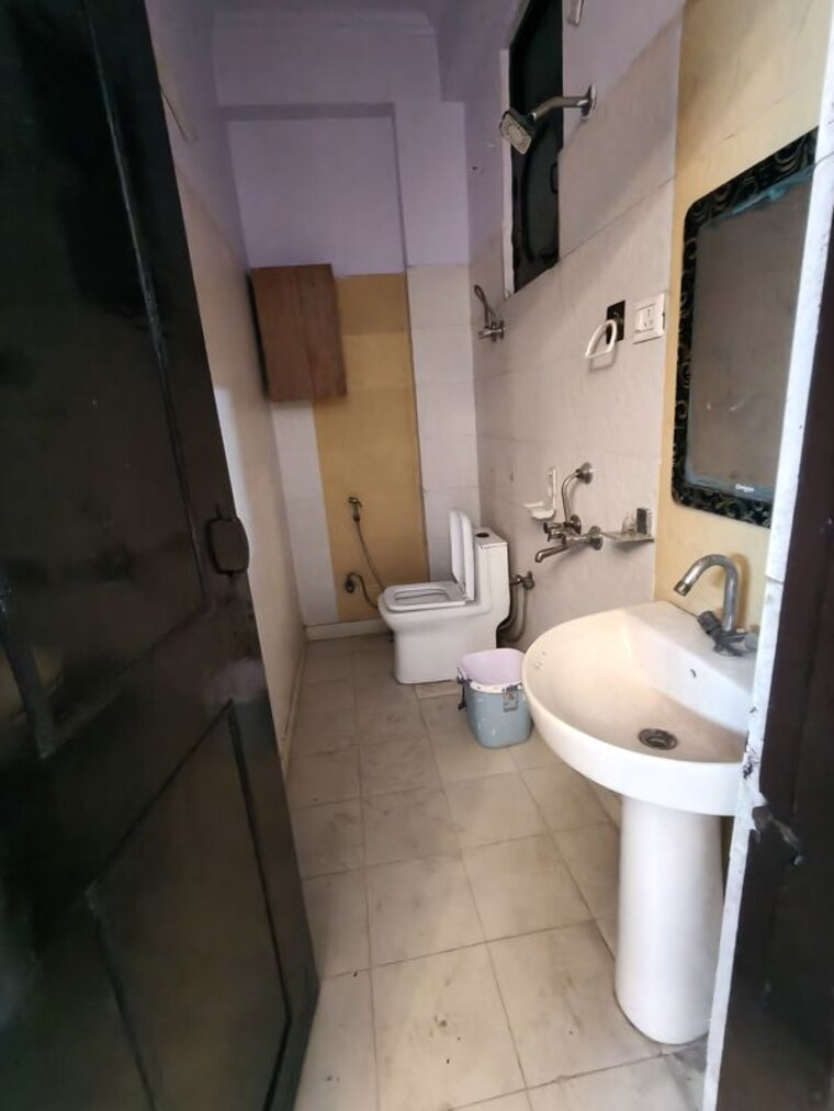 Bathroom, ajs-heights 3 Bedroom 1350 Sq.Ft. Builder Floor In Indrapuram Ghaziabad 10428223