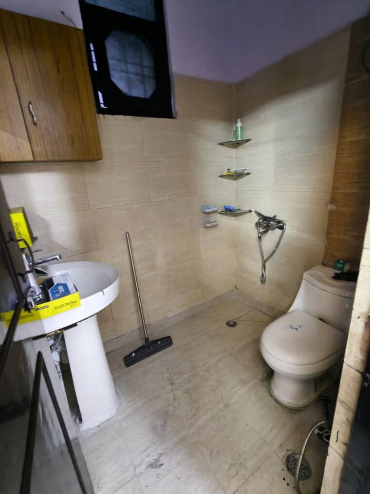 Bathroom, ajs-heights 3 Bedroom 1350 Sq.Ft. Builder Floor In Indrapuram Ghaziabad 10428223
