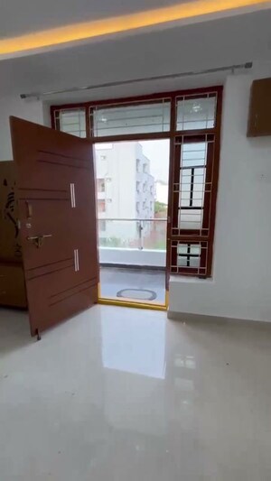 Room in 4 BHK Apartment at Brundavanam, Manikonda – for Rent