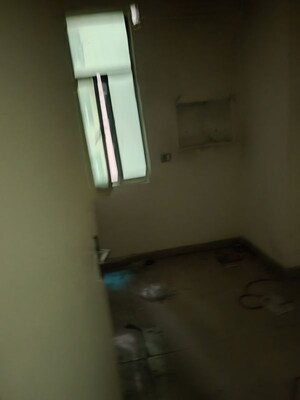 Room in 2.5 BHK Apartment at Gaur City 2 - 16th Avenue, Sector 16c Greater Noida – for Rent
