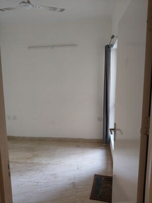 2 BHK Apartment For Rent in Gaur City 2 - 14th Avenue, Sector 16c Greater Noida