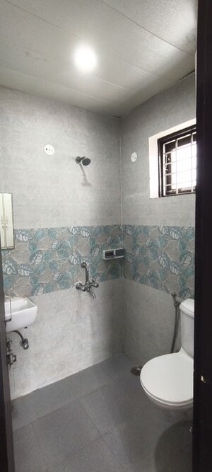 Room in 2.5 BHK Builder Floor at ILD Trade Centre, Sector 47 – for Rent