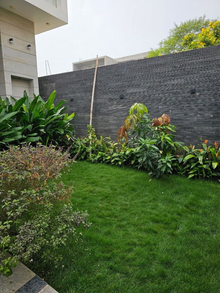 Garden, jubilee hills 5 Bedroom 400 Sq.Yd. Independent House In Jubilee Hills Hyderabad 10428329