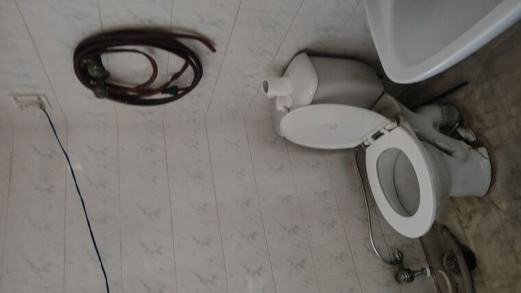 Bathroom, ashok-society 1 Bedroom 50 Sq.Mt. Independent House In Vasundhara Sector 2b Ghaziabad 10428372