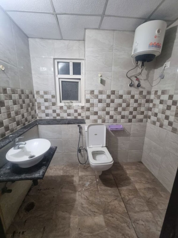 Bathroom, apex-athena 3.5 Bedroom 1835 Sq.Ft. Apartment In Sector 75 Noida 10428389