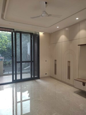 Room in 4 BHK Builder Floor at Nehru Enclave – for Sale