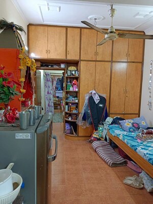 Room in 1.5 BHK Builder Floor at Amar Colony – for Rent