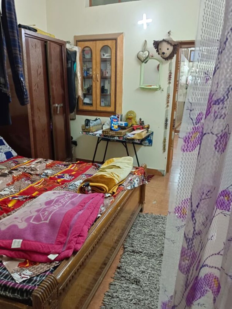 Bedroom, amar colony 1.5 Bedroom 877 Sq.Ft. Builder Floor In Amar Colony Delhi 10428397