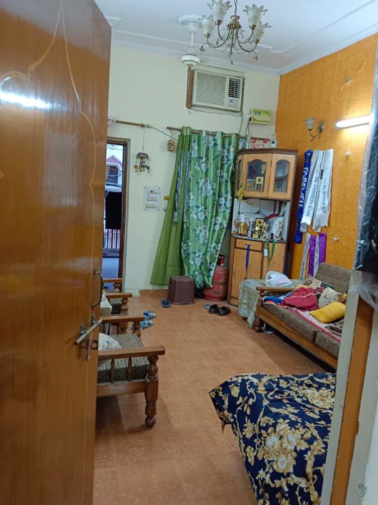 Living Room, amar colony 1.5 Bedroom 877 Sq.Ft. Builder Floor In Amar Colony Delhi 10428397