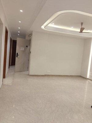Room in 4 BHK Builder Floor at Safdarjung Enclave – for Rent