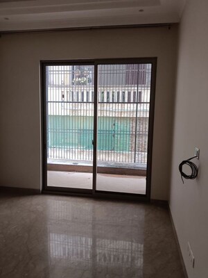Room in 4 BHK Builder Floor at Safdarjung Enclave – for Rent