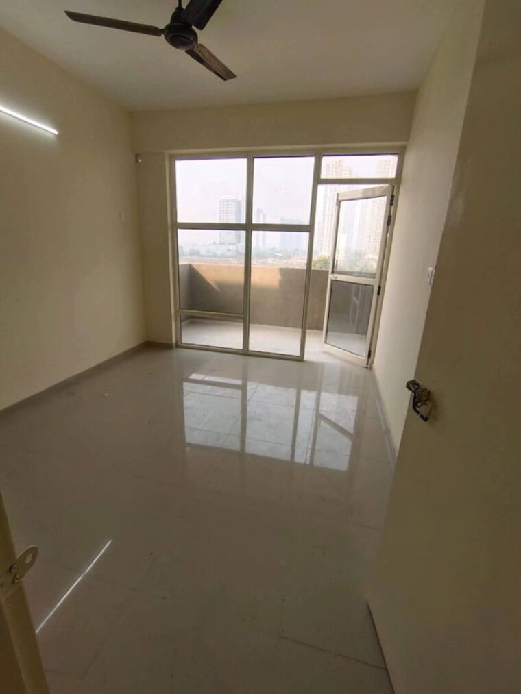 Room, tulip-yellow 3 Bedroom 1704 Sq.Ft. Apartment In Sector 69 Gurgaon 10428433