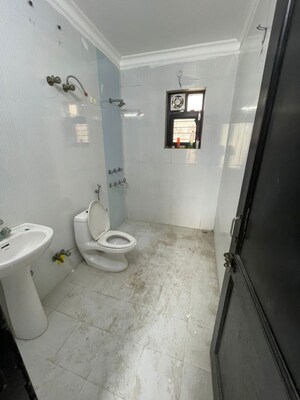 Bathroom in 3.5 BHK Apartment at Sabzaar Apartments, Sector 45 – for Sale