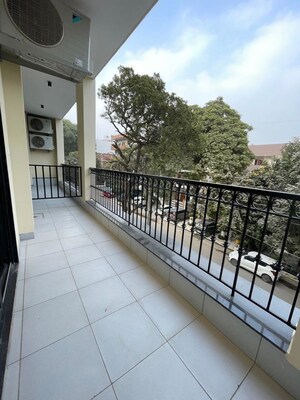 Balcony in 1 BHK Builder Floor at Sector 31 – for Rent