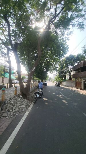 Parking in 6+ BHK Independent House at Gomti Nagar – for Sale