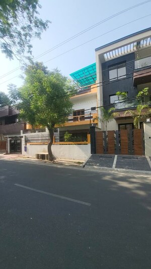 6+ BHK Independent House – Exterior View View at Gomti Nagar - for Sale