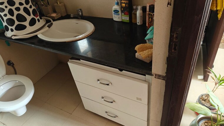 Bathroom, unitech-uniworld-gardens-2 2 Bedroom 1050 Sq.Ft. Apartment In Sector 47 Gurgaon 10428455
