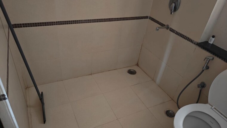 Bathroom, unitech-uniworld-gardens-2 2 Bedroom 1050 Sq.Ft. Apartment In Sector 47 Gurgaon 10428455