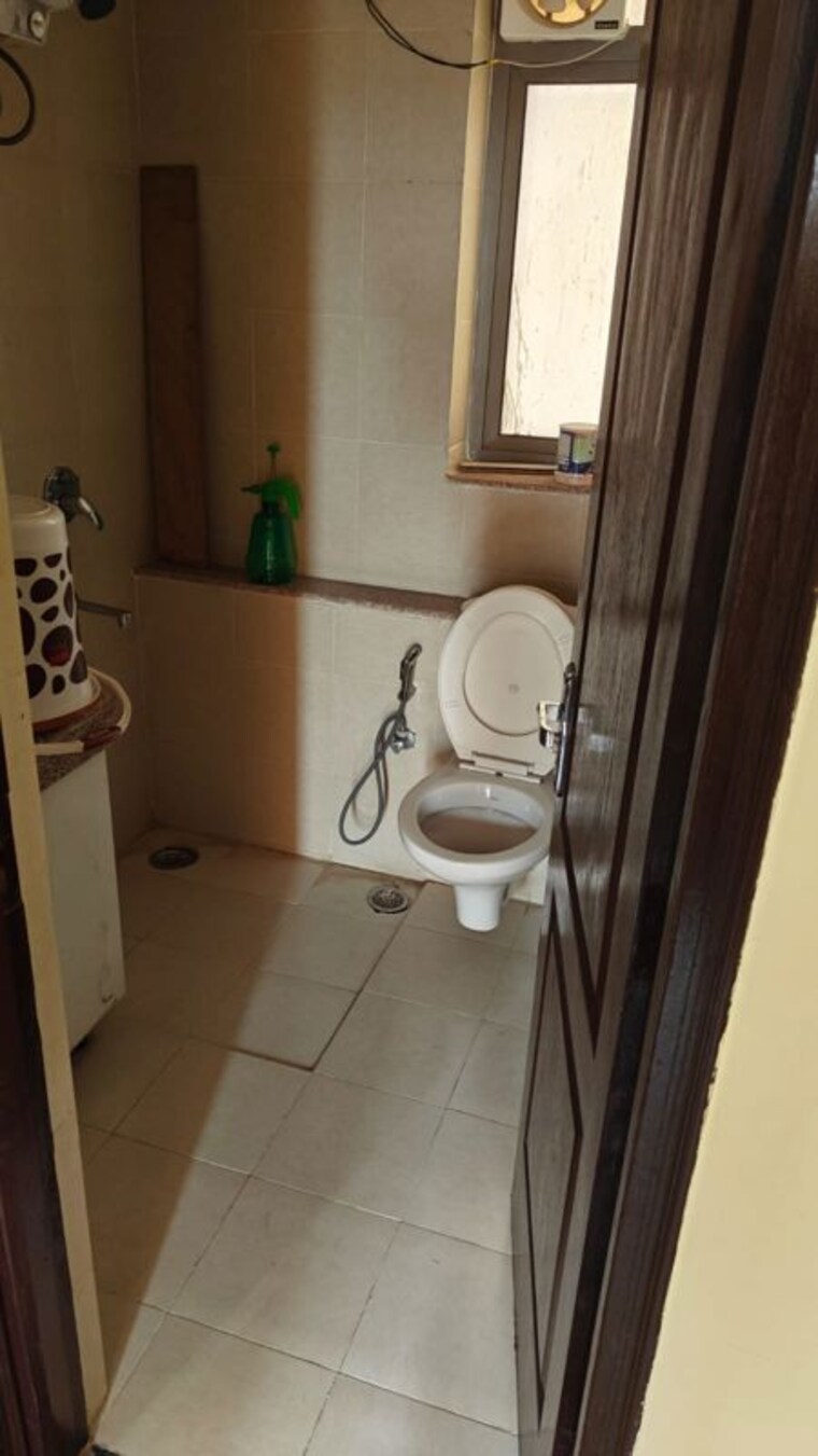 Bathroom, unitech-uniworld-gardens-2 2 Bedroom 1050 Sq.Ft. Apartment In Sector 47 Gurgaon 10428455