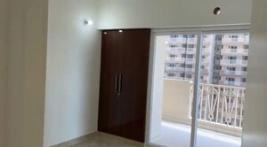 Room in 3 BHK Apartment at Gaur City 7th Avenue, Sector 4 Greater Noida – for Rent
