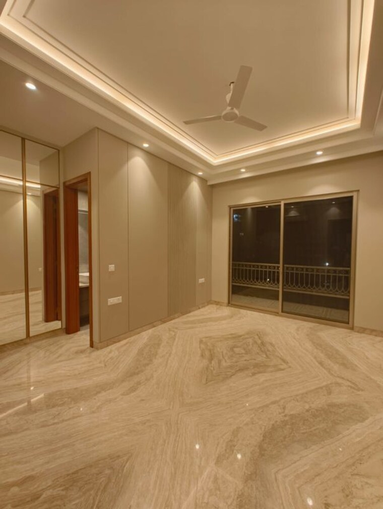 Room, greater kailash part 3 3 Bedroom 217 Sq.Yd. Builder Floor In Greater Kailash Part 3 Delhi 10428499