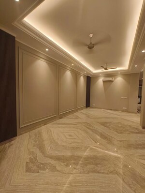 Room in 3 BHK Builder Floor at Greater Kailash Part 3 – for Rent