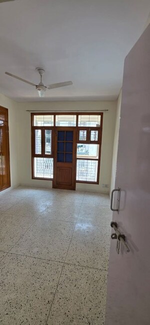 Room in 3 BHK Builder Floor at Mehrauli – for Rent