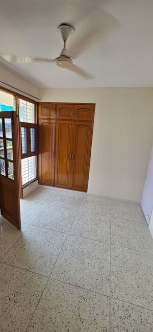 Room in 3 BHK Builder Floor at Mehrauli – for Rent