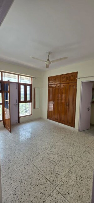 Room in 3 BHK Builder Floor at Mehrauli – for Rent