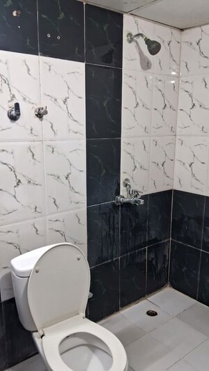 Bathroom in 2.5 BHK Apartment at Amrapali Silicon City, Sector 76 – for Rent