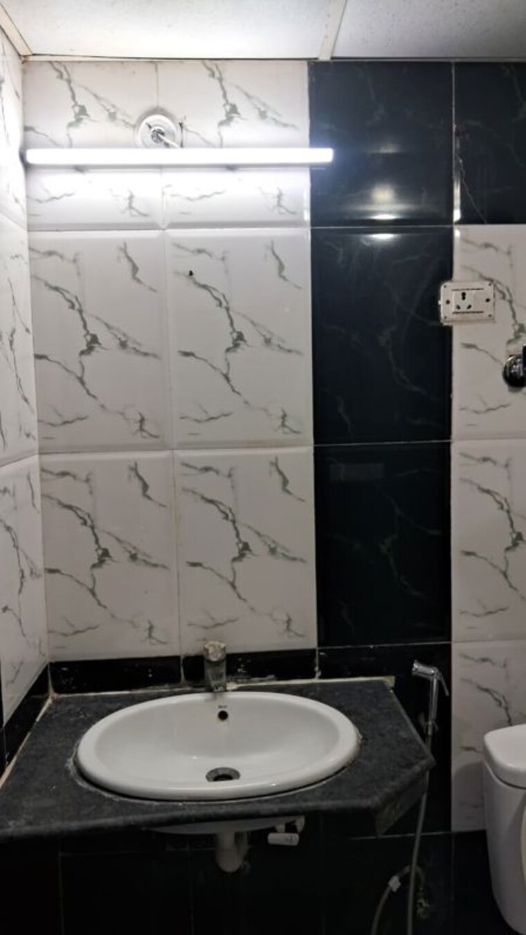 Kitchen, amrapali-silicon-city 2.5 Bedroom 1118 Sq.Ft. Apartment In Sector 76 Noida 10428517