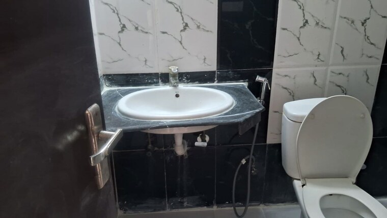 Bathroom, amrapali-silicon-city 2.5 Bedroom 1118 Sq.Ft. Apartment In Sector 76 Noida 10428517