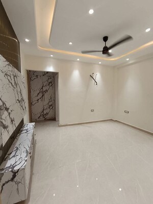 Room in 4 BHK Builder Floor at Green Fields Colony – for Sale