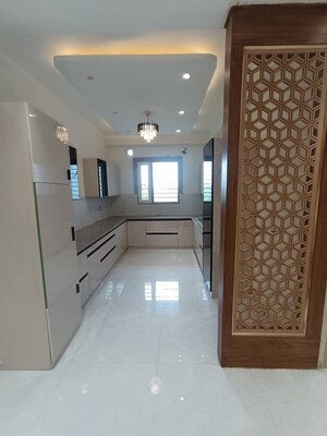 Building Lobby in 4 BHK Builder Floor at Green Fields Colony – for Sale
