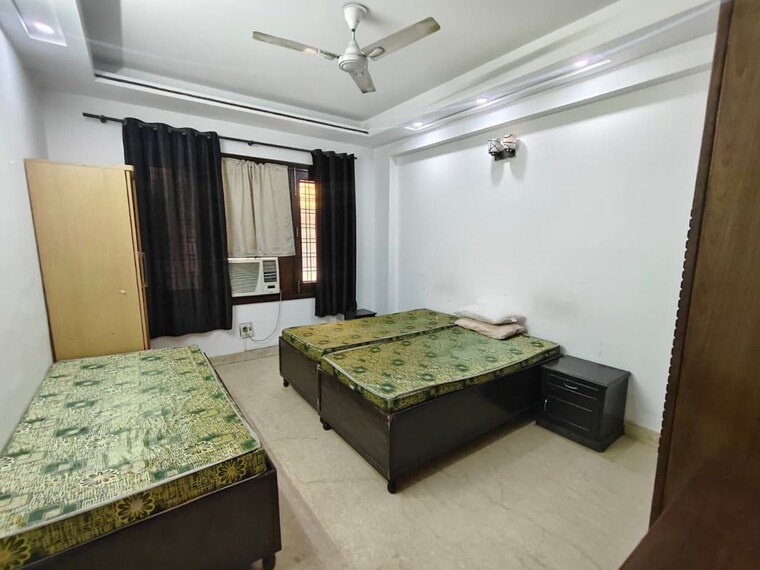 Bedroom, chittaranjan park 3 Bedroom 160 Sq.Yd. Builder Floor In Chittaranjan Park Delhi 10428530
