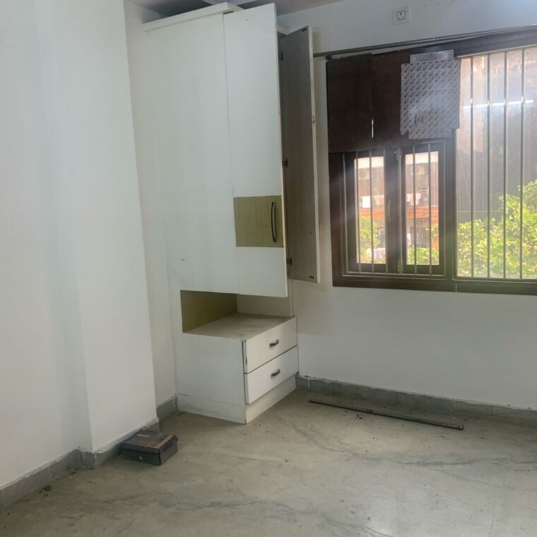 Room, rohini sector 24 3 Bedroom 850 Sq.Ft. Builder Floor In Rohini Sector 24 Delhi 9250096