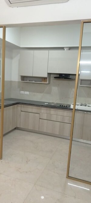 Bathroom in 3 BHK Builder Floor at Smart World Orchard, Sector 61 – for Rent