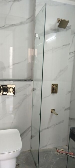 Bathroom in 3 BHK Builder Floor at Smart World Orchard, Sector 61 – for Rent