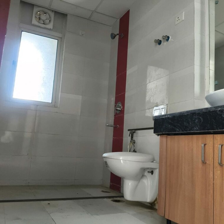 Bathroom, jaypee-kalypso-court 2.5 Bedroom 1820 Sq.Ft. Apartment In Sector 128 Noida 10428542