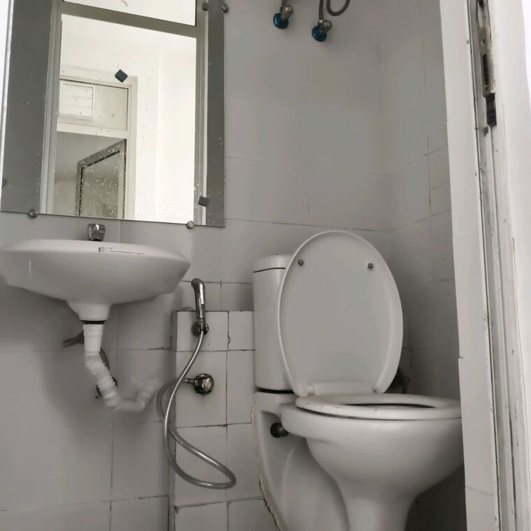 Bathroom, jaypee-kalypso-court 2.5 Bedroom 1820 Sq.Ft. Apartment In Sector 128 Noida 10428542