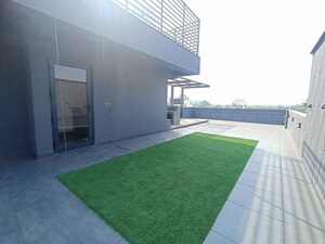 Room in 3 BHK Builder Floor at Greater Kailash I – for Rent