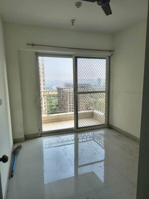 Room in 3 BHK Apartment at Amrapali Silicon City, Sector 76 – for Rent