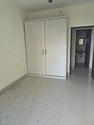 Room in 3 BHK Apartment at Amrapali Silicon City, Sector 76 – for Rent
