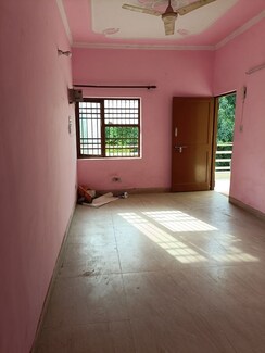1 BHK Builder Floor For Rent in Sector 52