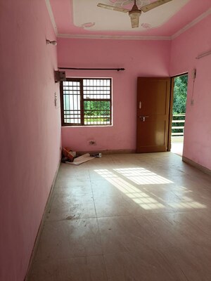 1 BHK Builder Floor For Rent in Sector 52