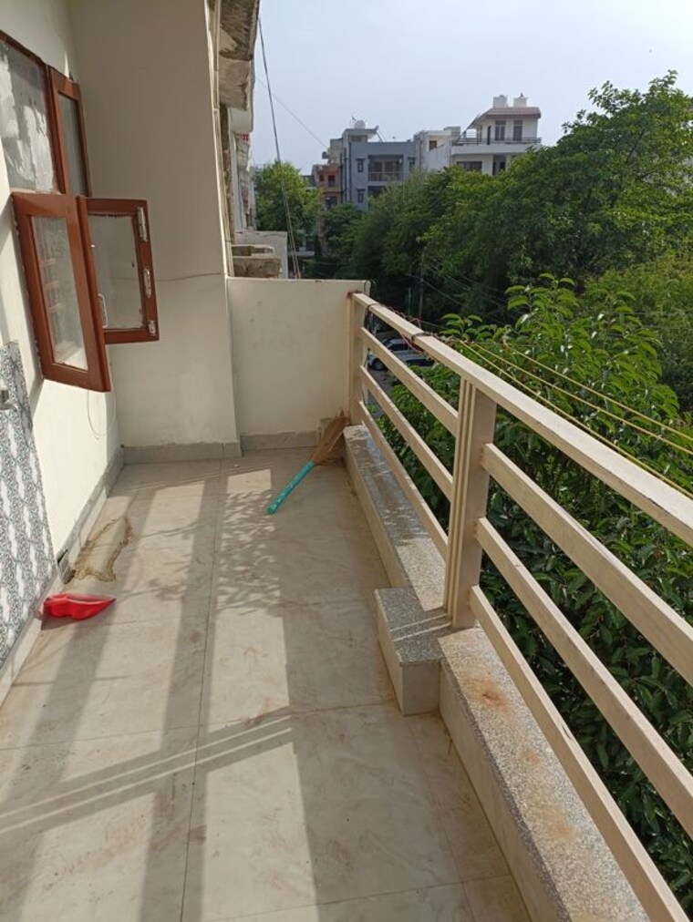 Balcony, sector 52 1 Bedroom 350 Sq.Ft. Builder Floor In Sector 52 Gurgaon 10428651