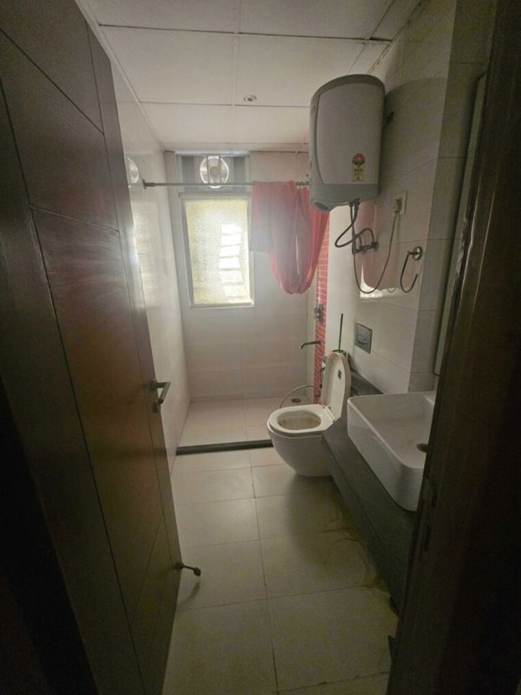 Bathroom, jaypee-greens-kalypso-court 3.5 Bedroom 2600 Sq.Ft. Apartment In Sector 128 Noida 10428646