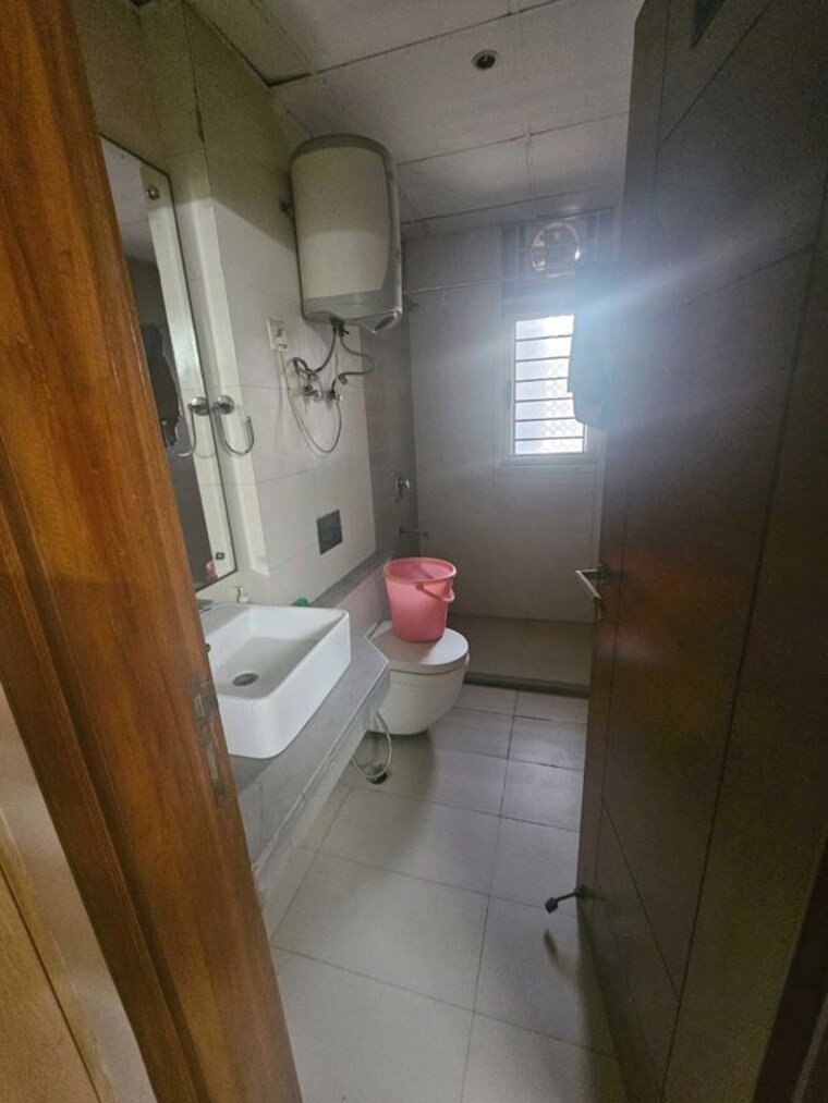 Bathroom, jaypee-greens-kalypso-court 3.5 Bedroom 2600 Sq.Ft. Apartment In Sector 128 Noida 10428646
