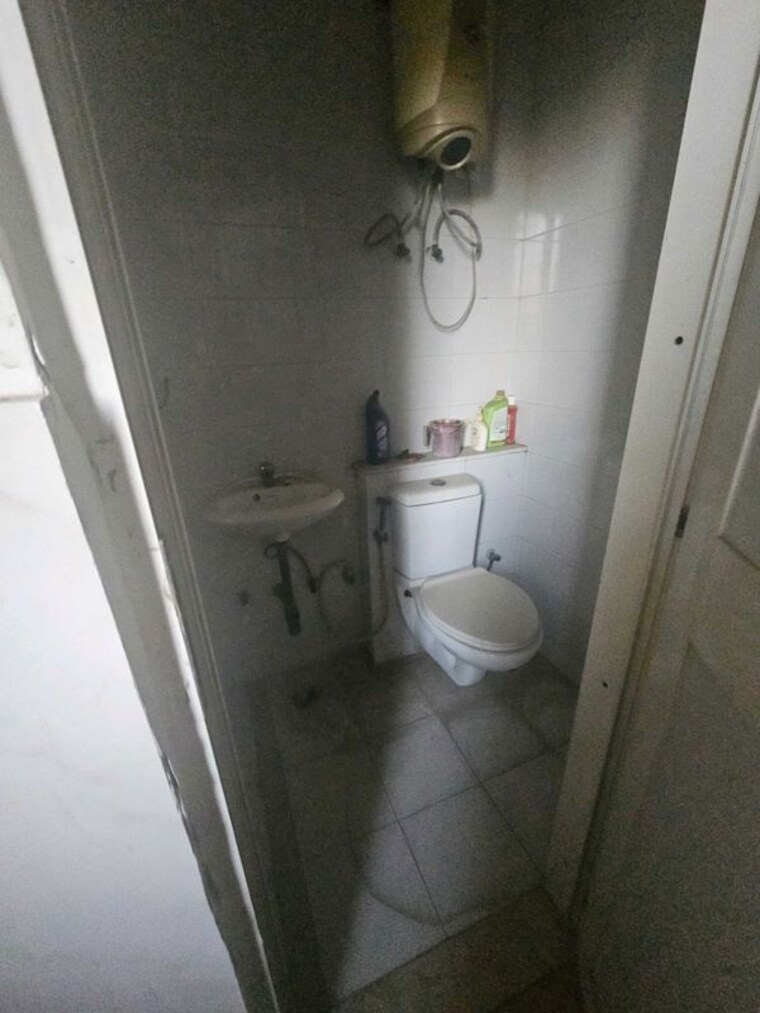 Bathroom, jaypee-greens-kalypso-court 3.5 Bedroom 2600 Sq.Ft. Apartment In Sector 128 Noida 10428646